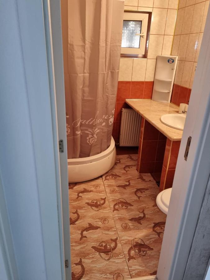 Luxury Apartament Curtea De Arges Luaran gambar